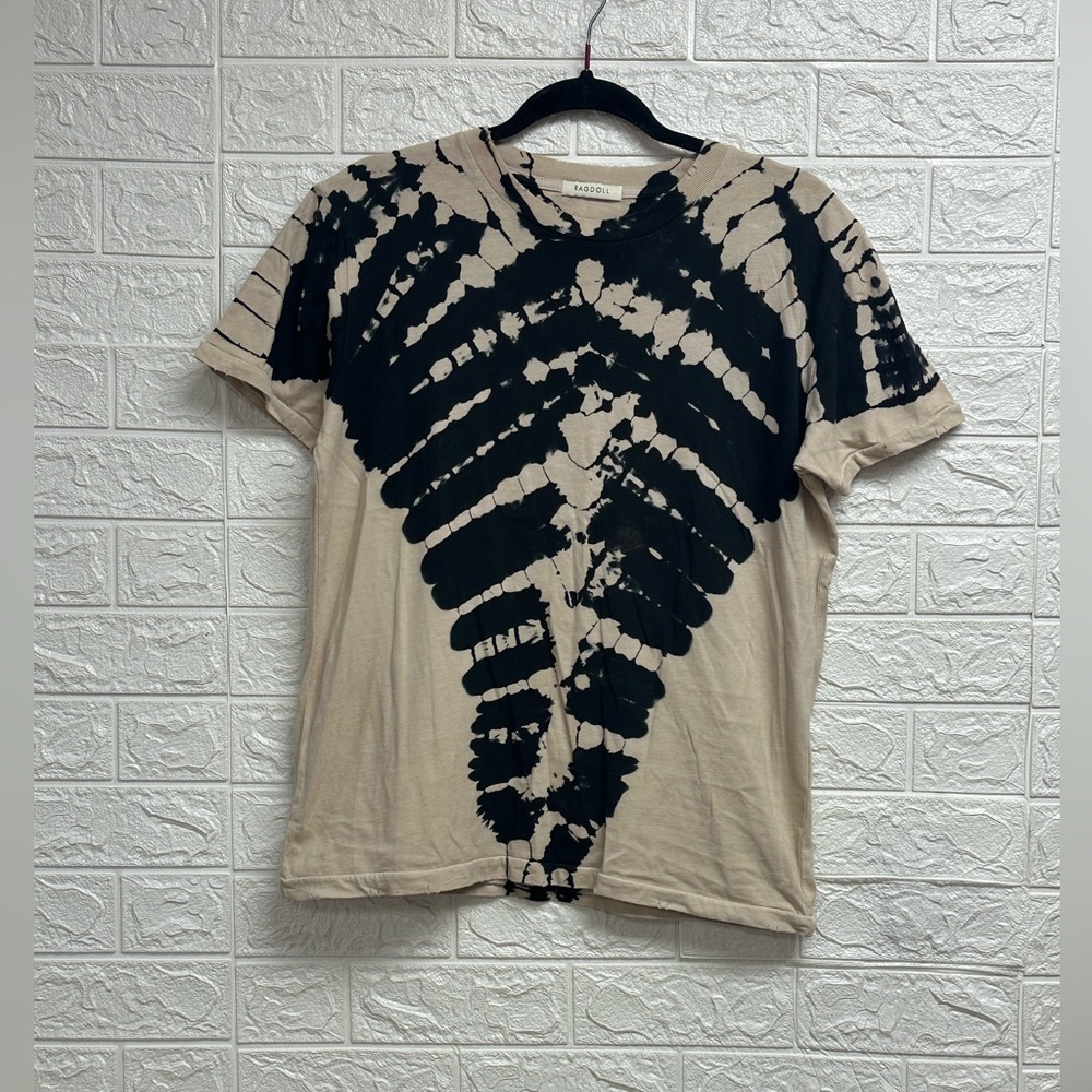 Ragdoll cream and black tee size large